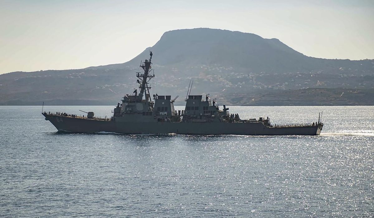 NextImg:Pentagon: U.S. destroyer and commercial ships attacked in the Red Sea