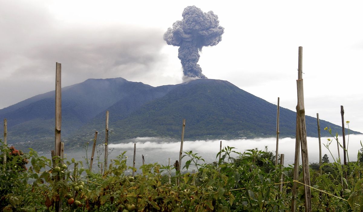 NextImg:Indonesia’s Marapi volcano erupts for the second day as 12 climbers remain missing
