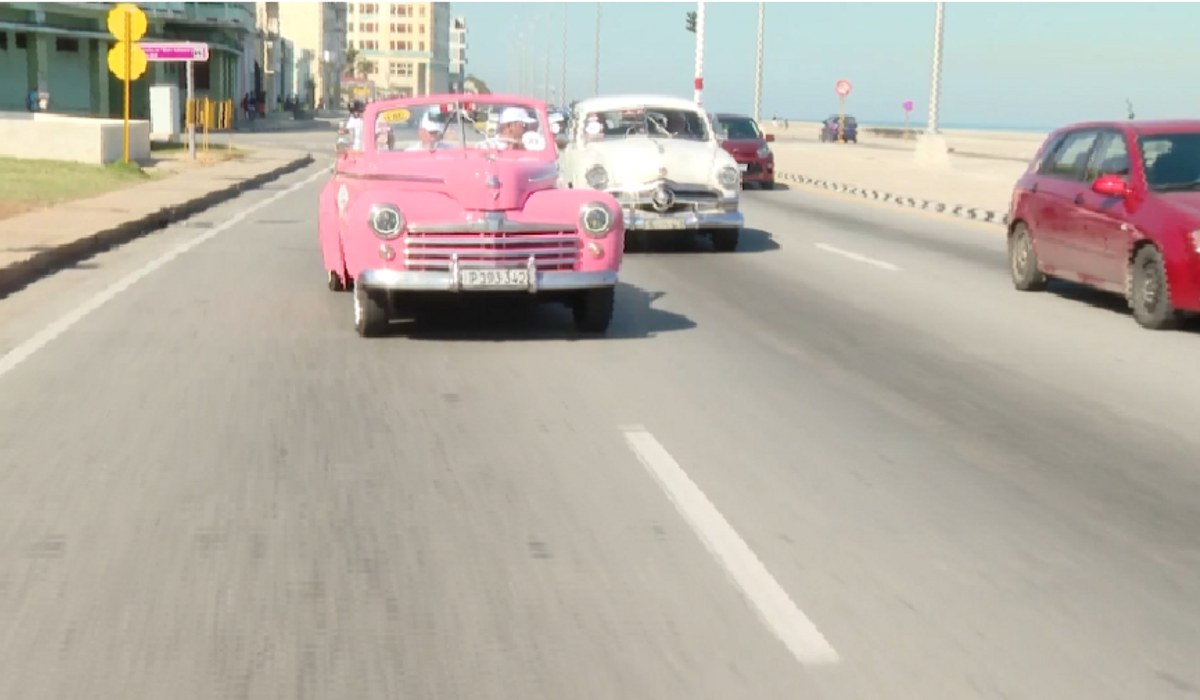 NextImg:WATCH: American classic cars take over the streets of Havana in annual rally