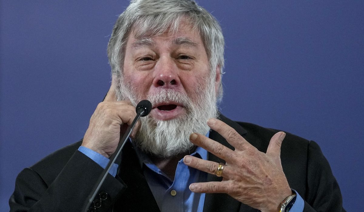 NextImg:Apple co-founder Steve Wozniak to receive Serbian passport, president says