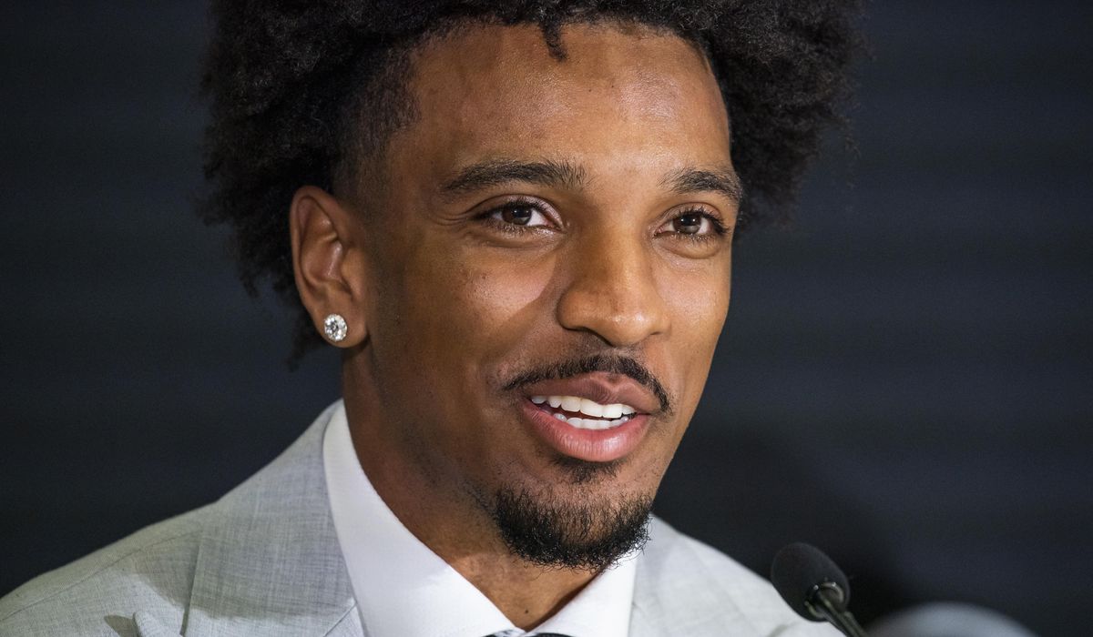 NextImg:LSU QB Jayden Daniels overcomes being outside CFP race to win Heisman Trophy with prolific season