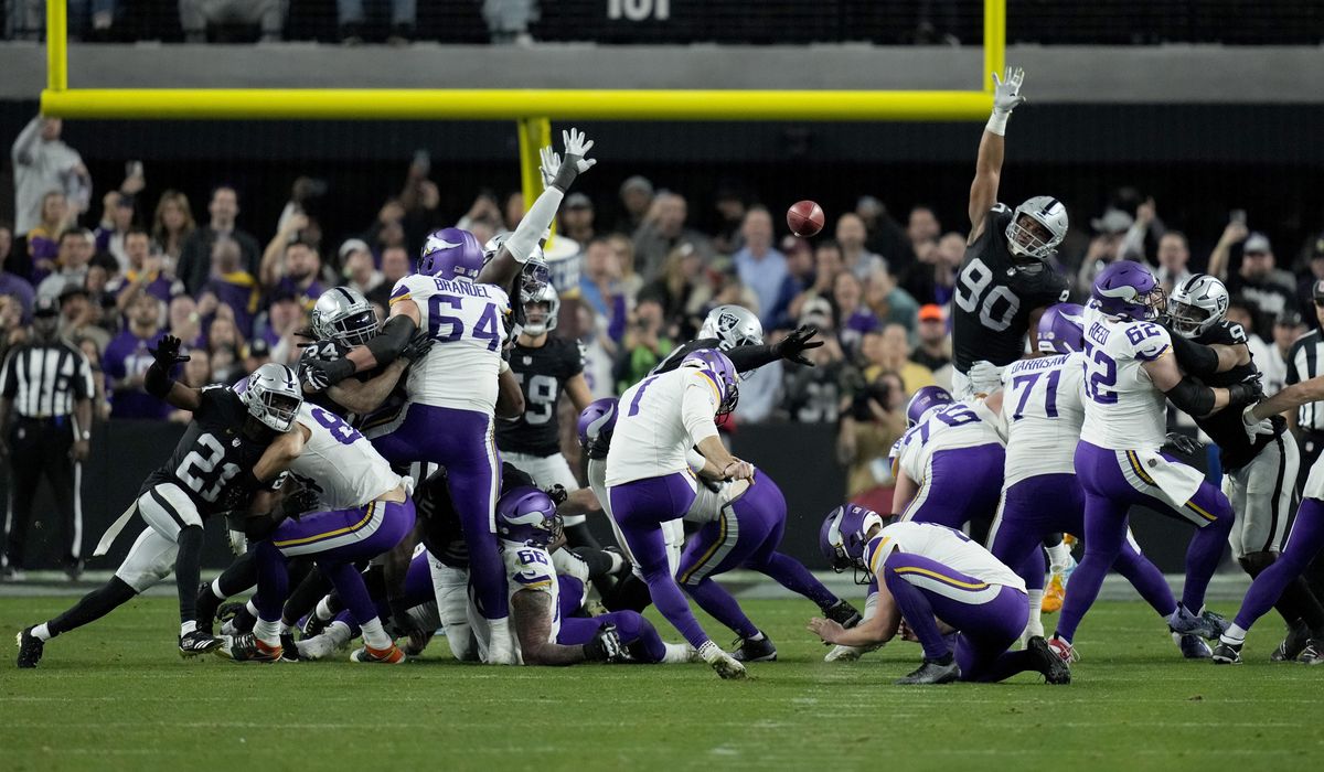 NextImg:Vikings beat Raiders 3-0 in lowest-scoring NFL game in 16 years