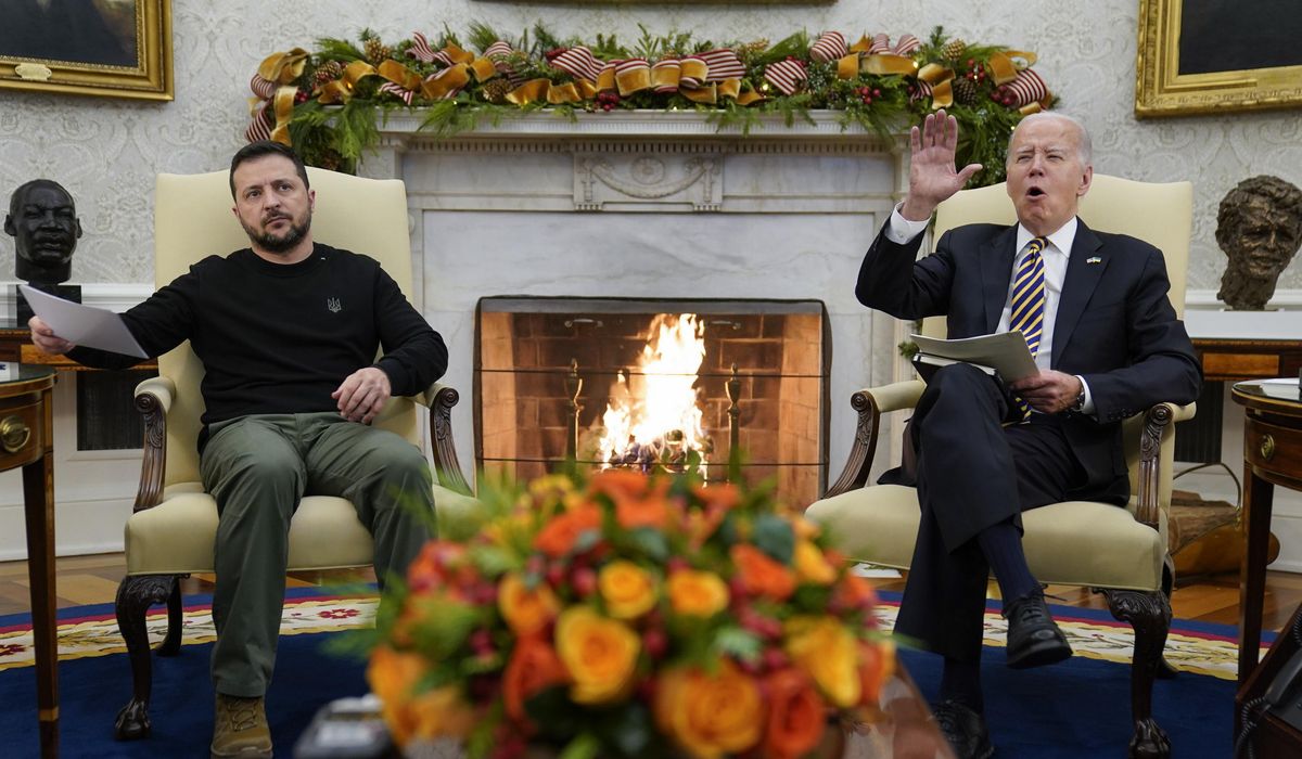 NextImg:Biden approves $200M in emergency aid for Ukraine during Zelenskyy meeting