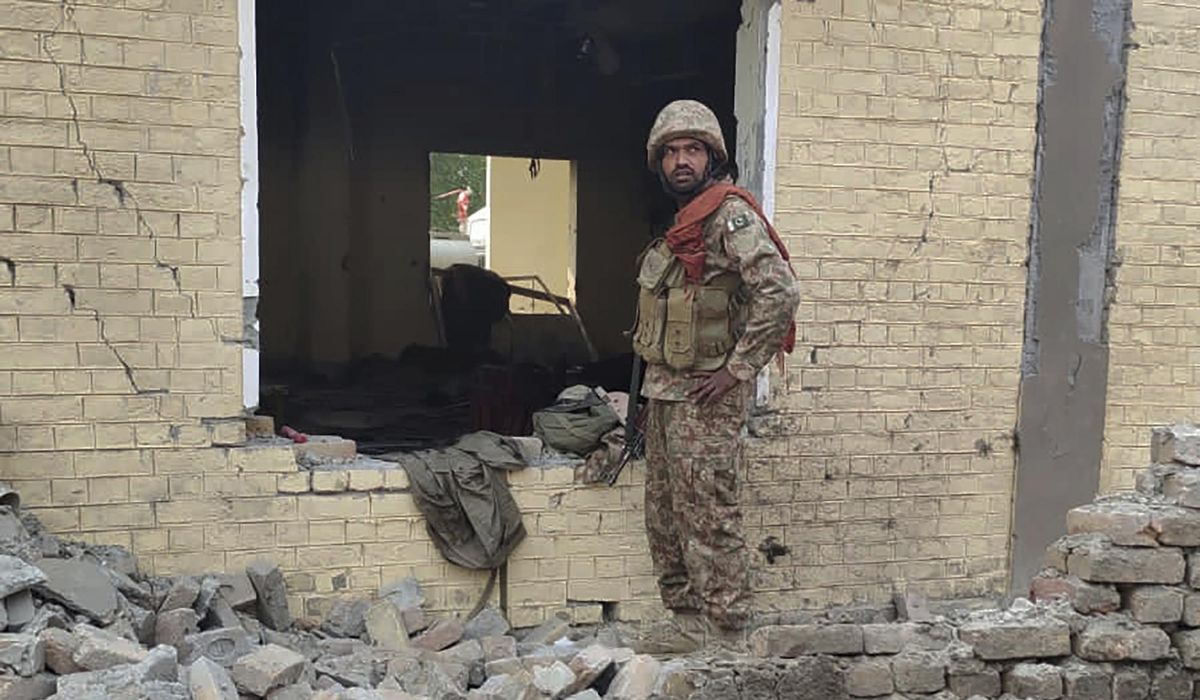 NextImg:Suicide bomber attacks police station in northwest Pakistan, killing 23 officers and wounding 32