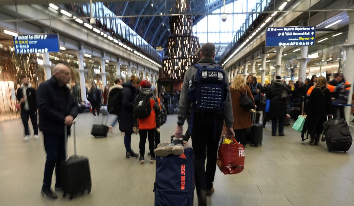 NextImg:Busiest holiday travel season in years is off to a smooth start with few airport delays