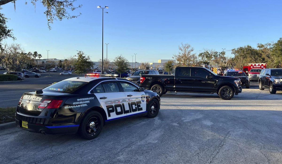 NextImg:A man is killed and a woman injured in a ‘targeted’ afternoon shooting at a Florida shopping mall