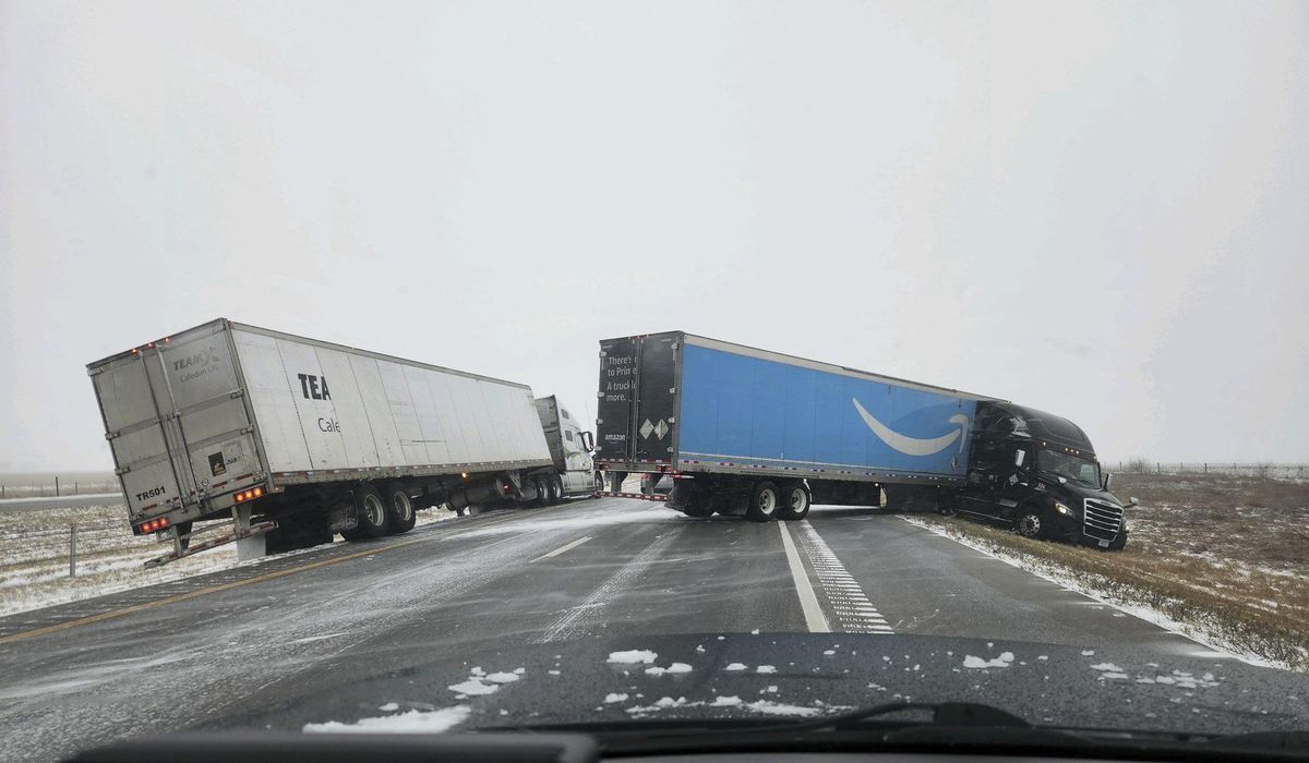 NextImg:Ice storms, blizzards pummel the central U.S. on the day after Christmas