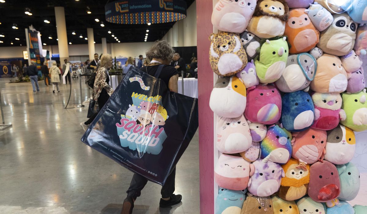 NextImg:Plushie push: Adults squeeze into stuffed animal market