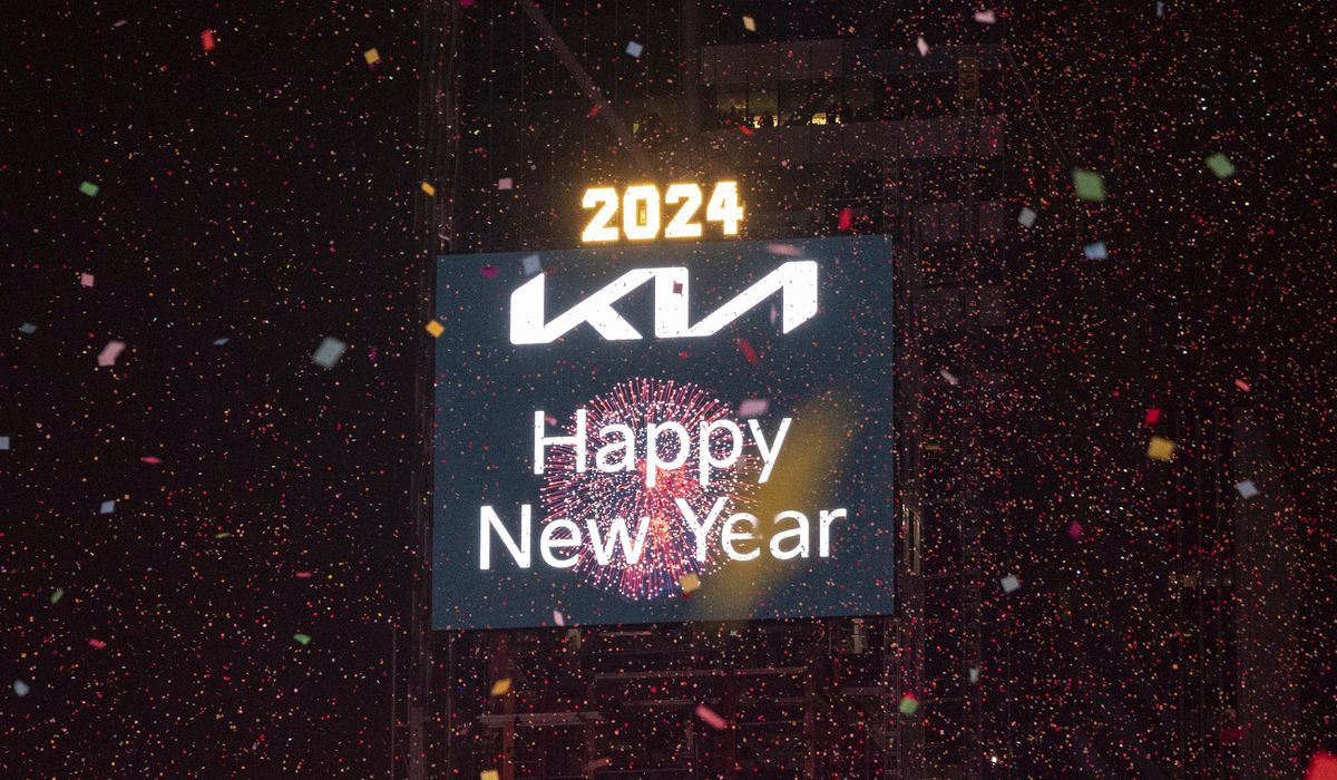NextImg:Revelers in Times Square welcome 2024 amid increased security, global tensions