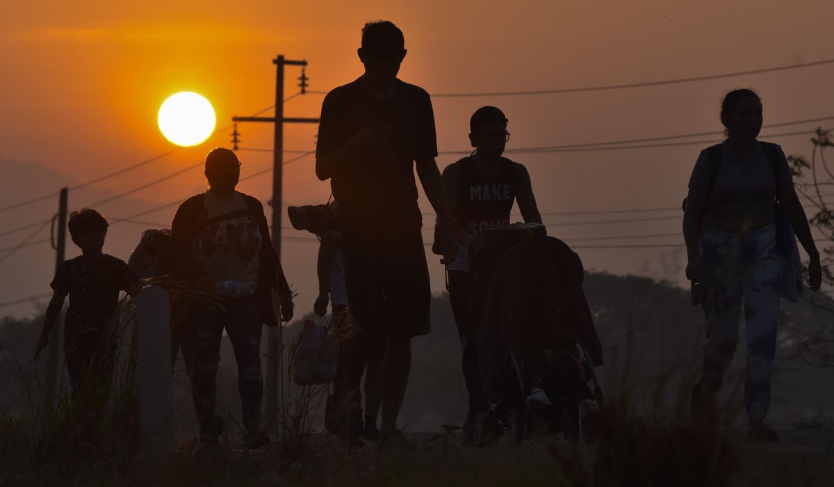 NextImg:Migrants caravan heading to U.S. from Honduras dissolves