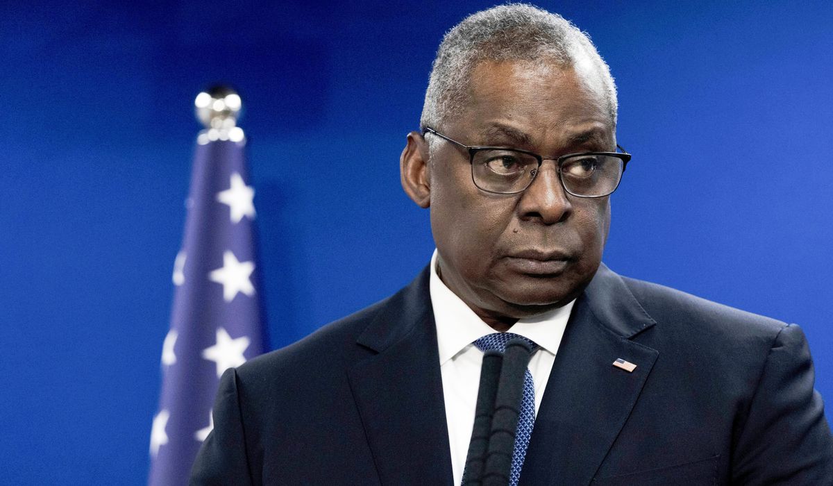 NextImg:911 caller for Defense Secretary Austin asked for a quiet ambulance arrival