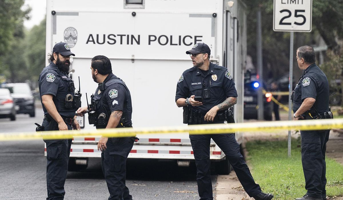 NextImg:Knife-wielding man shot by Austin police; woman found dead at scene