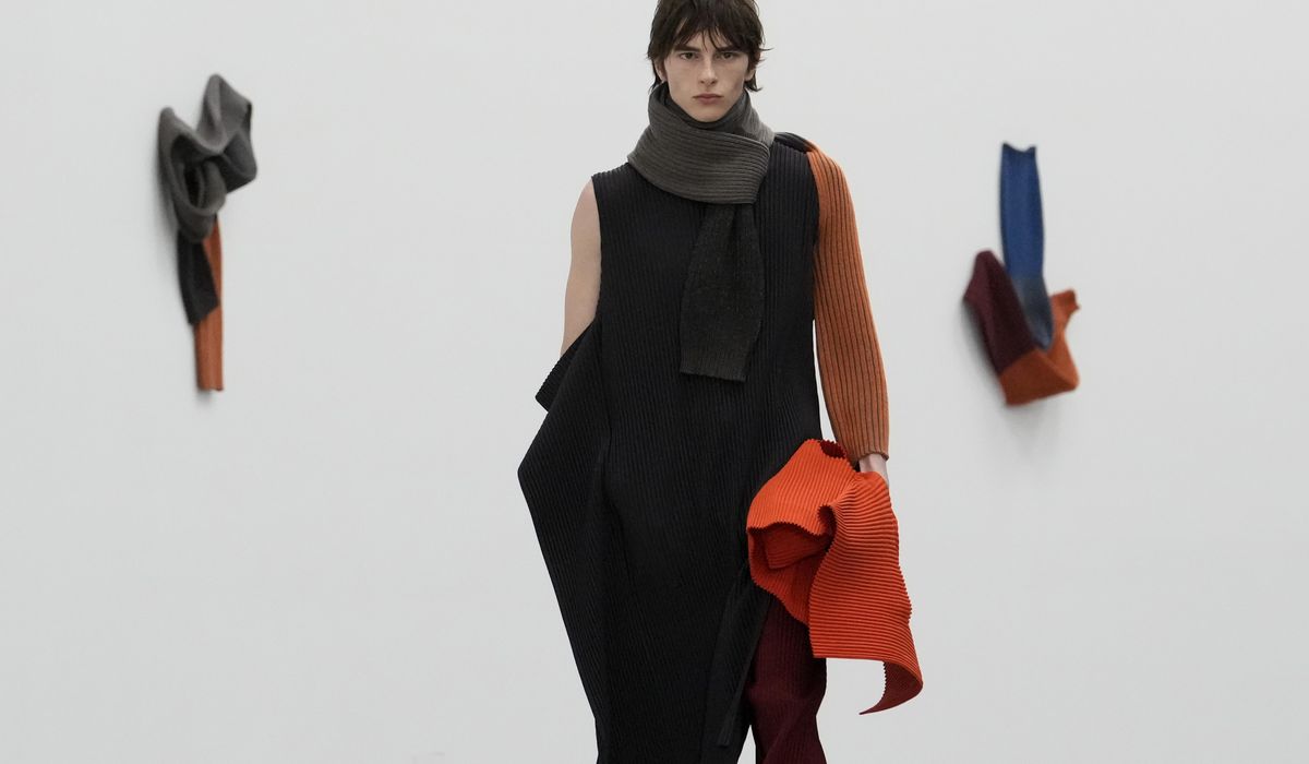 NextImg:Issey Miyake displays a canvas of colors at Paris Fashion Week