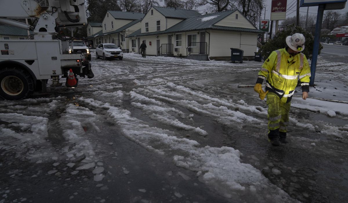 NextImg:East and West coasts prepare for new rounds of snow and ice as deadly storms pound U.S.