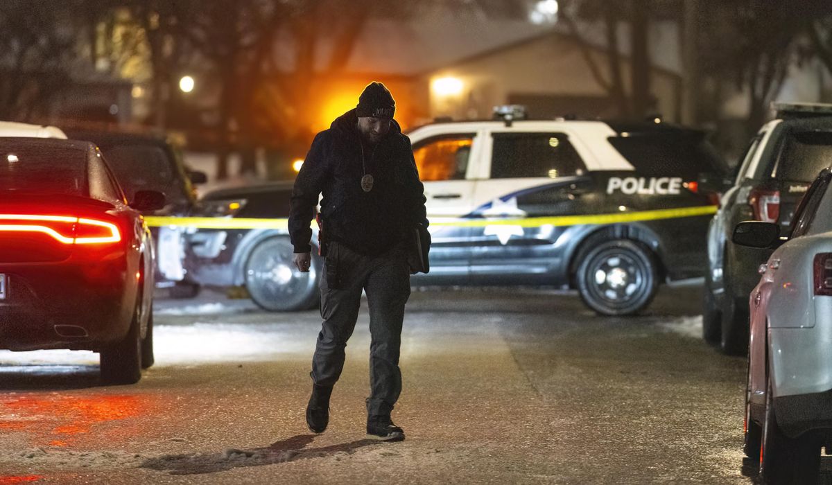 NextImg:Authorities searching for suspect in shooting deaths of 8 people over 2 days in suburban Chicago