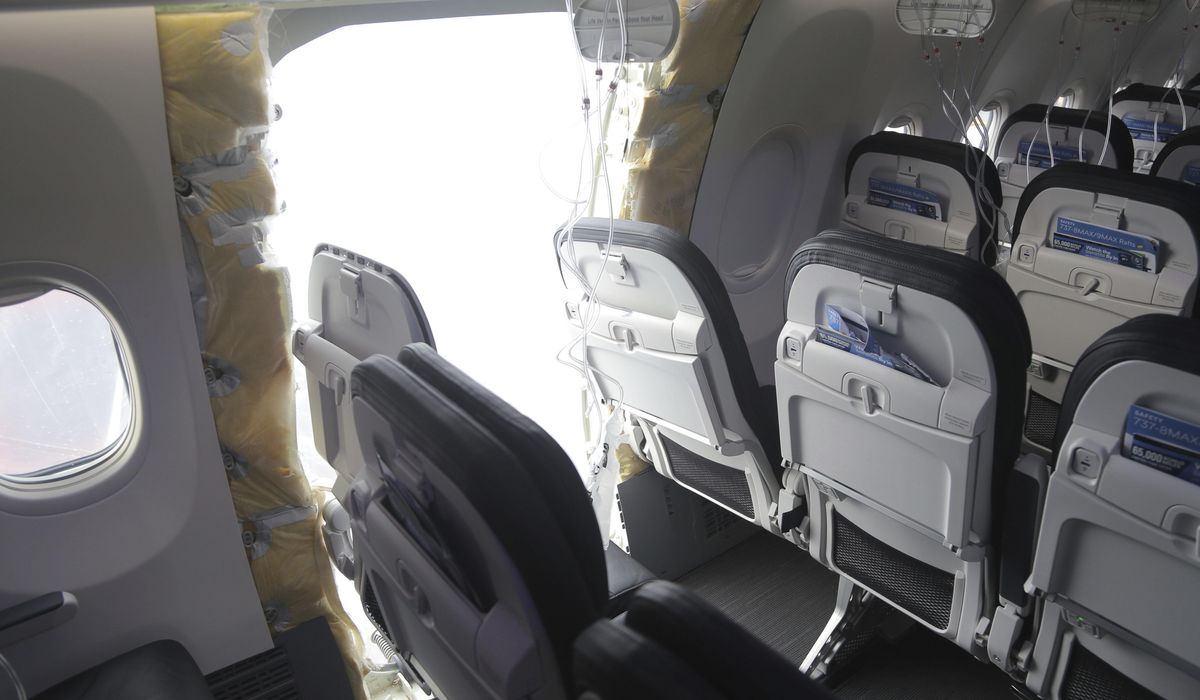 NextImg:Federal officials recommend that airlines inspect door plugs on some older Boeing jets as well