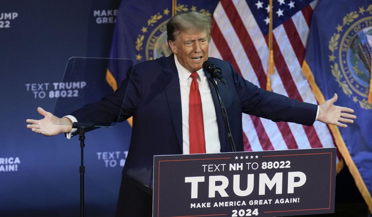 NextImg:Trump and Haley hustle for last-minute votes a day after DeSantis drops out. Follow live updates