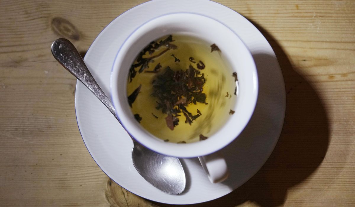 NextImg:A U.S. scientist has brewed up a storm by offering Britain advice on making tea