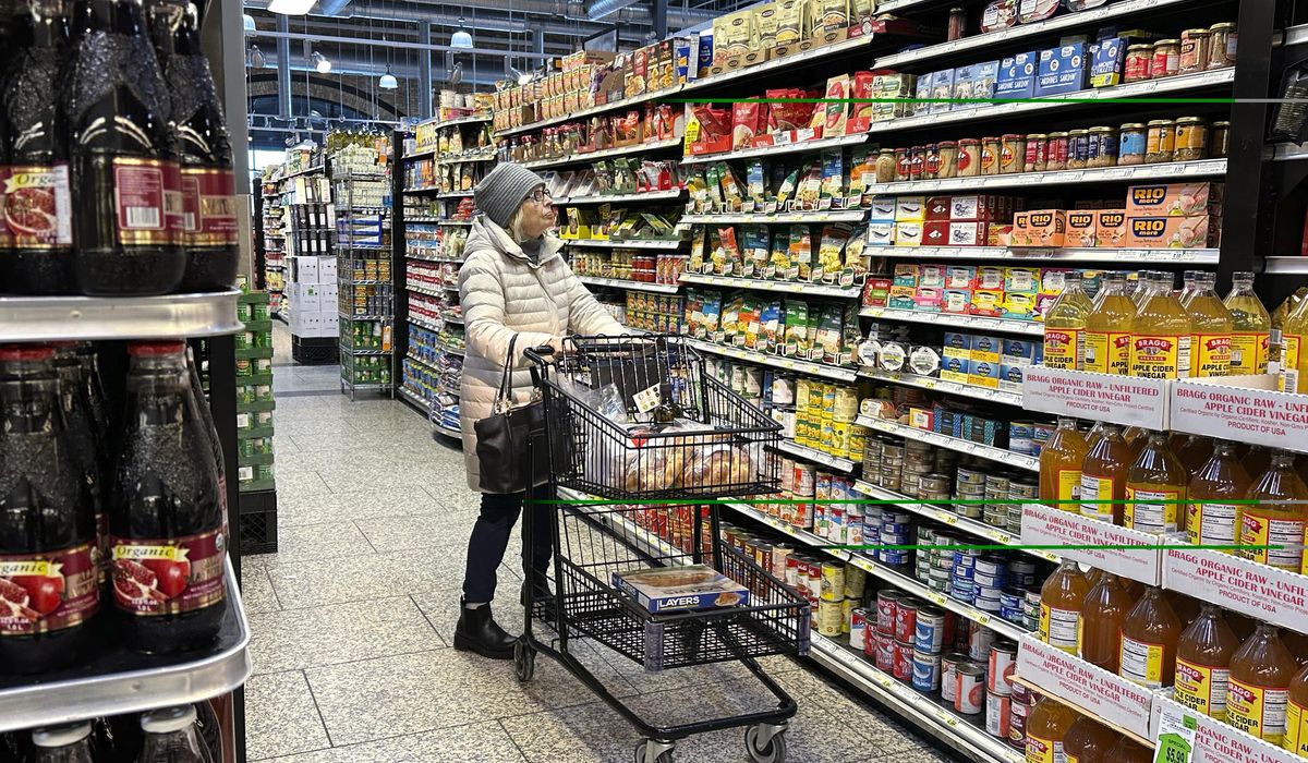 NextImg:Americans’ economic outlook brightens as inflation slows and wages outpace prices