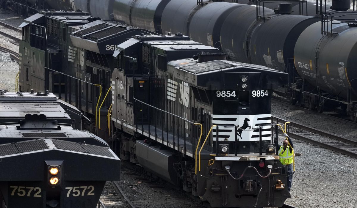 NextImg:Norfolk Southern’s fourth-quarter profit falls 33% as Ohio derailment costs continue to grow