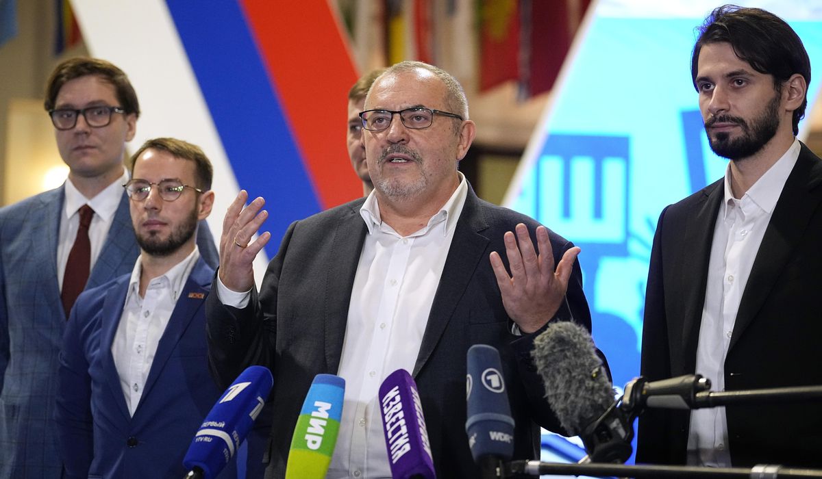 NextImg:An unlikely challenger to Putin brings a rare show of defiance, creating a dilemma for the Kremlin