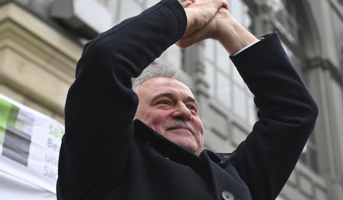 NextImg:German train drivers will end a 6-day strike early and resume talks with the railway operator