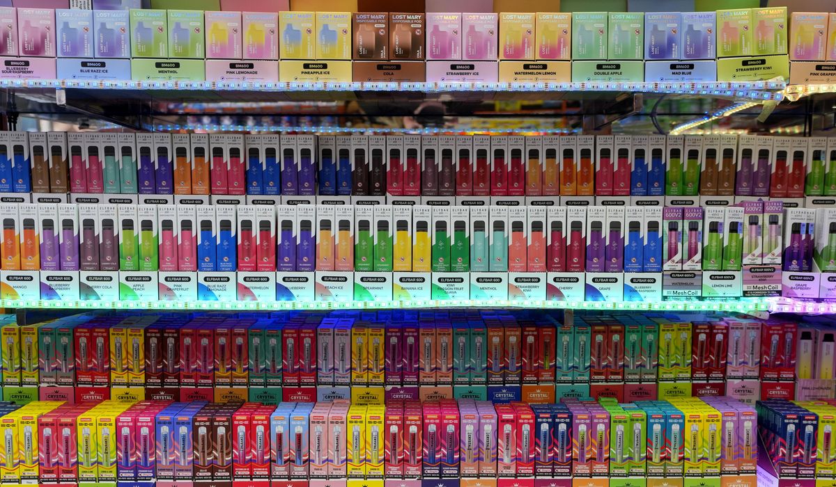 NextImg:U.K. will ban disposable vapes and curb candy-flavored e-cigarettes that attract children under 18