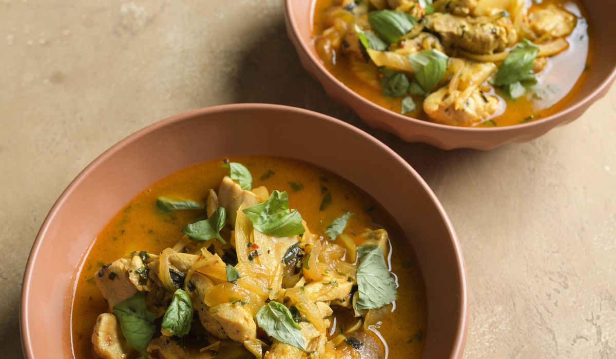 NextImg:Braised chicken with fennel and saffron recalls flavors of Provence