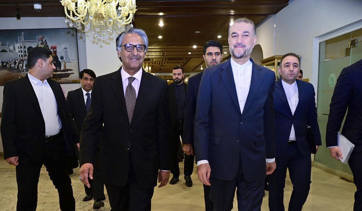 NextImg:Pakistan and Iran agree to work together to improve security after tit-for-tat airstrikes