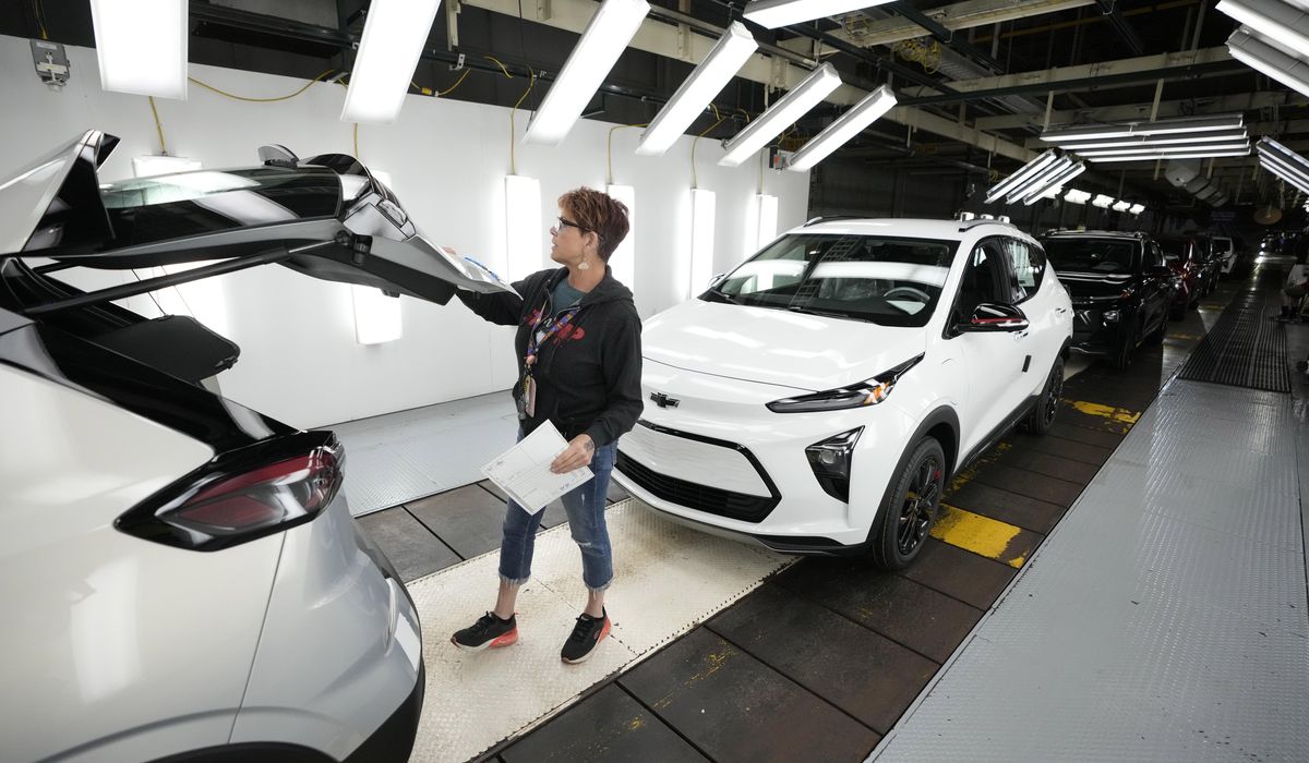 NextImg:GM made $10B last year despite autoworkers strike, but it’s prepared for lower auto prices this year