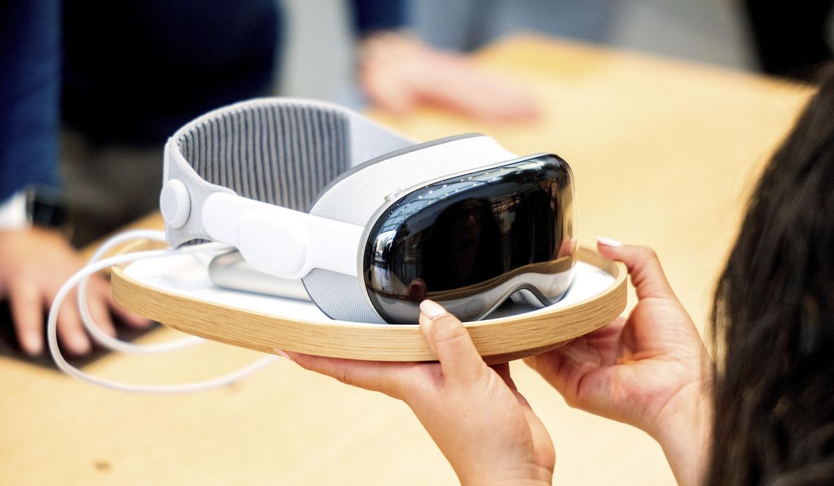 NextImg:Apple Vision Pro buyers start returning VR headsets, complain of headache, eye strain