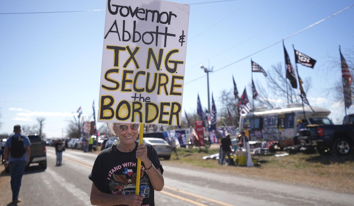 NextImg:GOP governors back at Texas border to keep pressure on Biden over migrant crossings