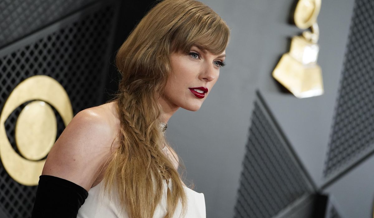 NextImg:Taylor Swift threatens to sue student who tracks her private jet