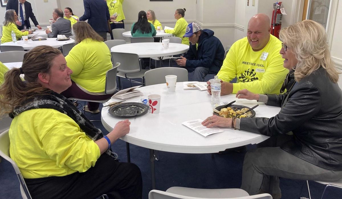 NextImg:Kentucky lawmakers dine with homeless people as they consider creating unlawful camping offense