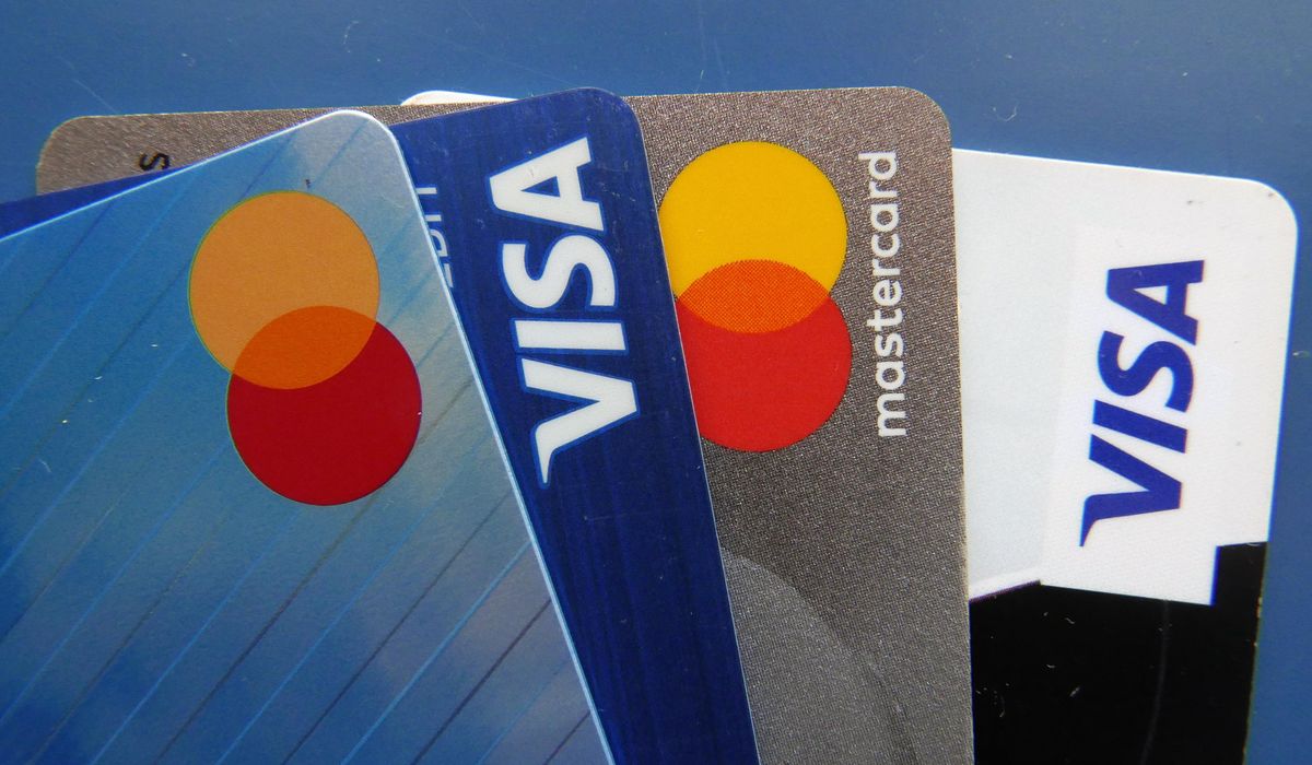 NextImg:New York stores are now required to post the extra charges for paying with a credit card