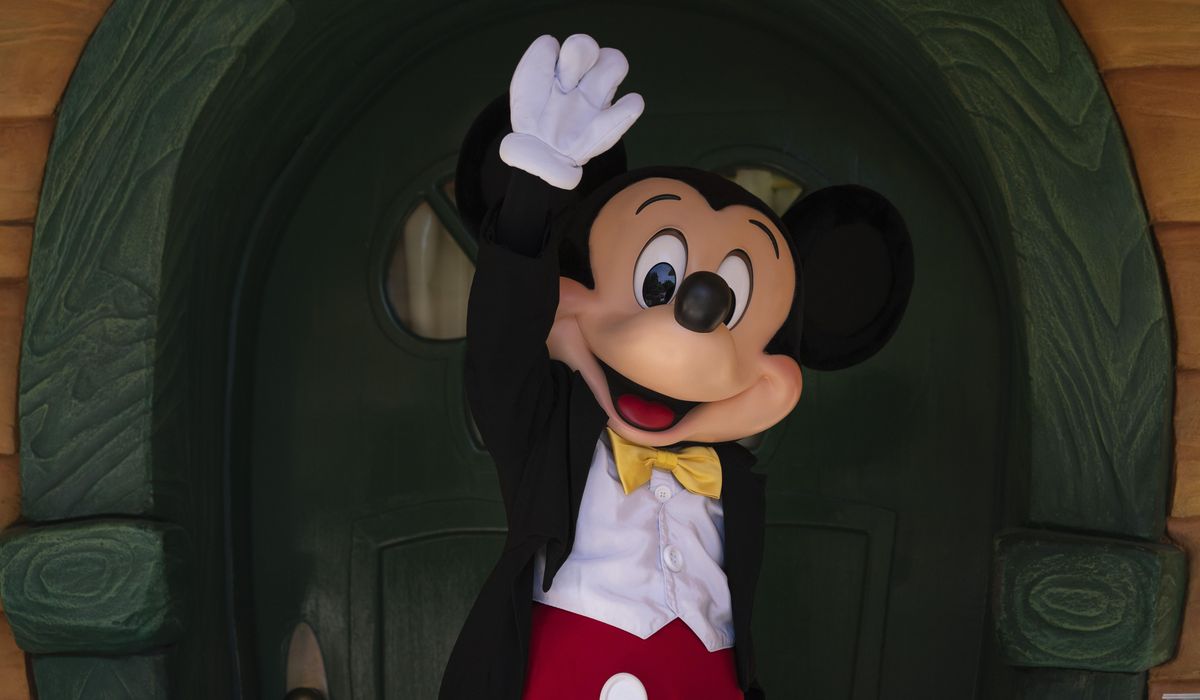 NextImg:Disneyland’s Mickey Mouse and Cinderella performers may unionize