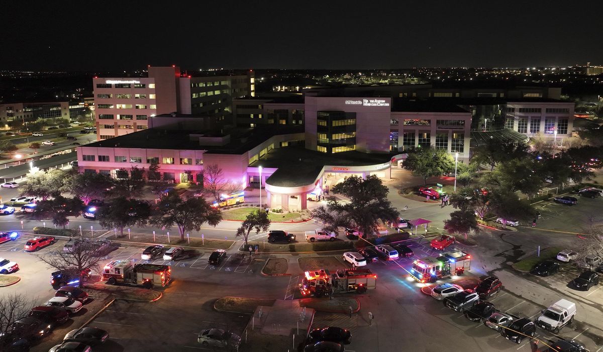 NextImg:1 dead, 5 injured after vehicle crashes into emergency room in Austin, Texas