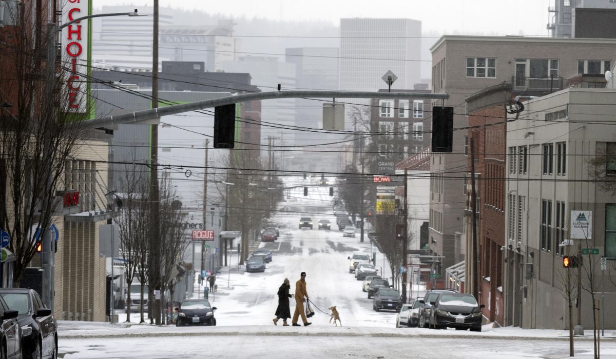 NextImg:Snowy forecast prompts officials in Portland, Oregon, to declare state of emergency
