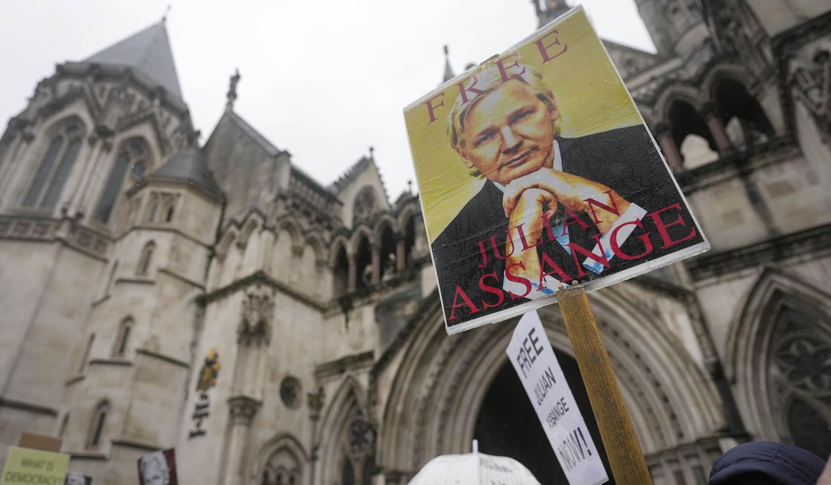 NextImg:WikiLeaks’ Assange went far beyond journalism and should face spying charges, lawyers for U.S. say