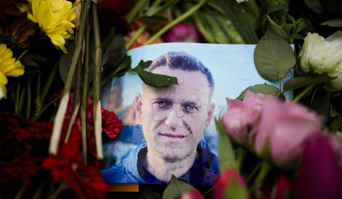 NextImg:Return Navalny’s body to his family, famous Russians urge the authorities