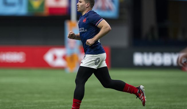 France&#x27;s Antoine Dupont runs onto the pitch during the team&#x27;s Vancouver Sevens rugby match against the United States on Friday, Feb. 23, 2024, in Vancouver, British Columbia. (Ethan Cairns/The Canadian Press via AP)