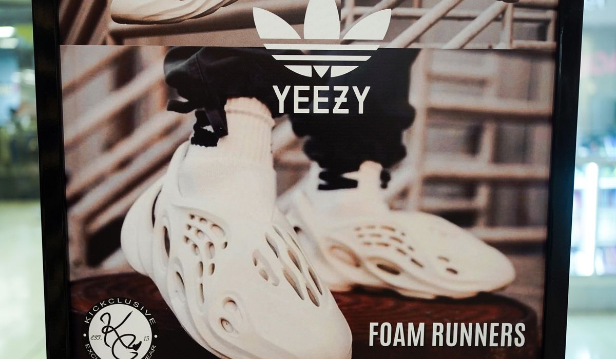 NextImg:Adidas sells another batch of Yeezy sneakers left over from breakup with Ye