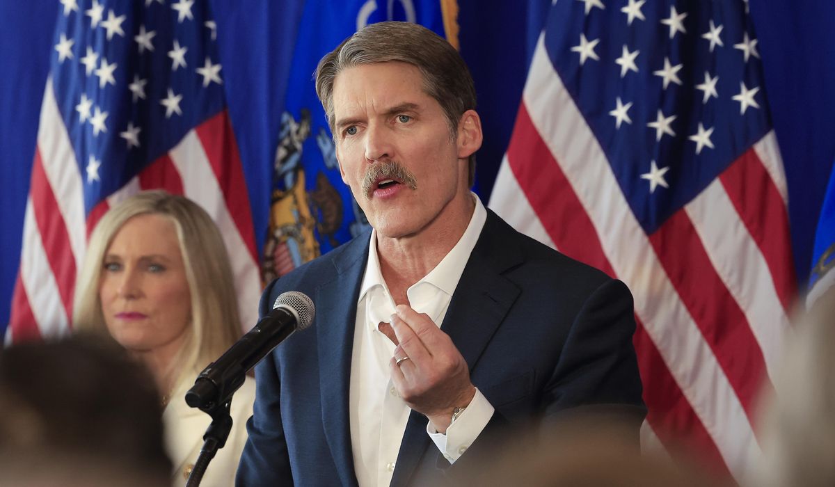 NextImg:Shirtless U.S. Senate candidate submerges himself in Wisconsin lake, issues challenge to opponent