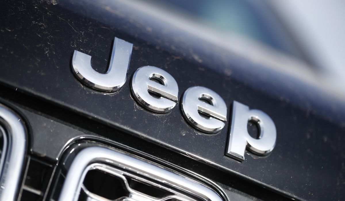 NextImg:Chrysler recalls 300,000 Jeep Grand Cherokees over steering malfunction