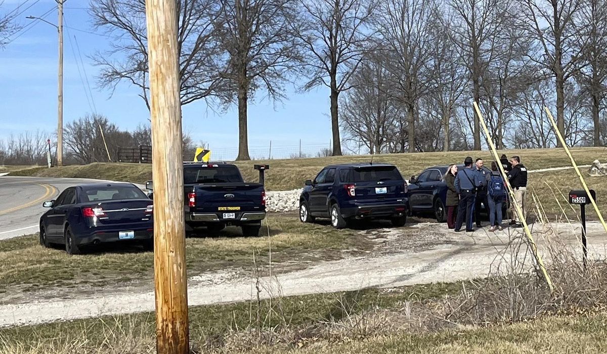 NextImg:2 officers shot and wounded in Independence, Missouri, police say