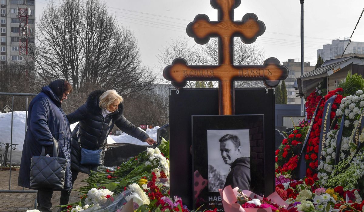 NextImg:Navalny’s mother brings flowers to his grave a day after thousands attended his funeral in Moscow