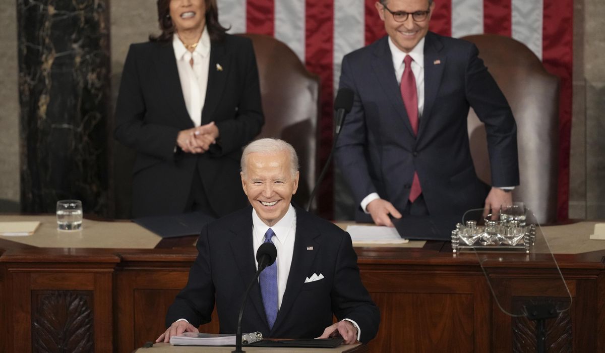 NextImg:Fiery Biden comes out swinging against Trump in State of the Union