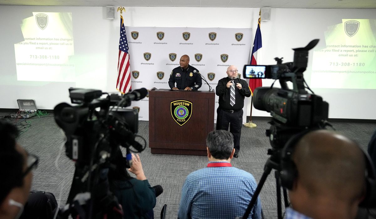 NextImg:Houston police chief apologizes for department not investigating 264K cases due to staffing issues