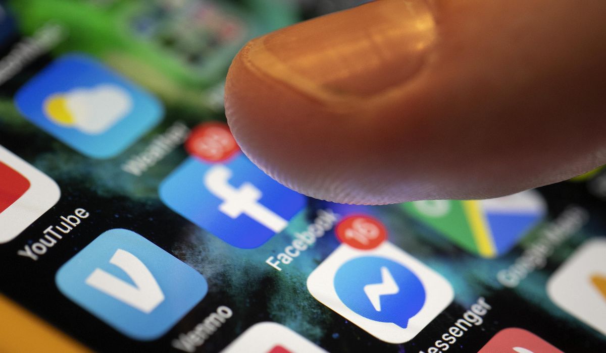 NextImg:Agent says FBI interrogates Americans about social media posts ‘every day, all day long’