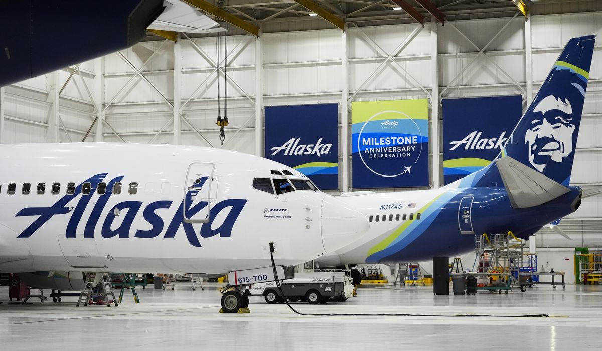 NextImg:FBI tells passengers on the plane that lost a panel in flight they might be crime victims
